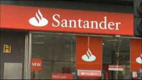 Una oficina de Banco Santander en una imagen de archivo.