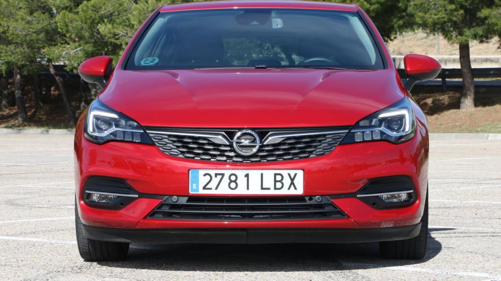 Este modelo compite en la categoría de los compactos, con el Golf y el León como principales referentes.