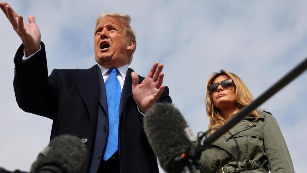 El presidente de Estados Unidos y candidato a la Casa Blanca, Donald Trump, junto a su mujer Melania.