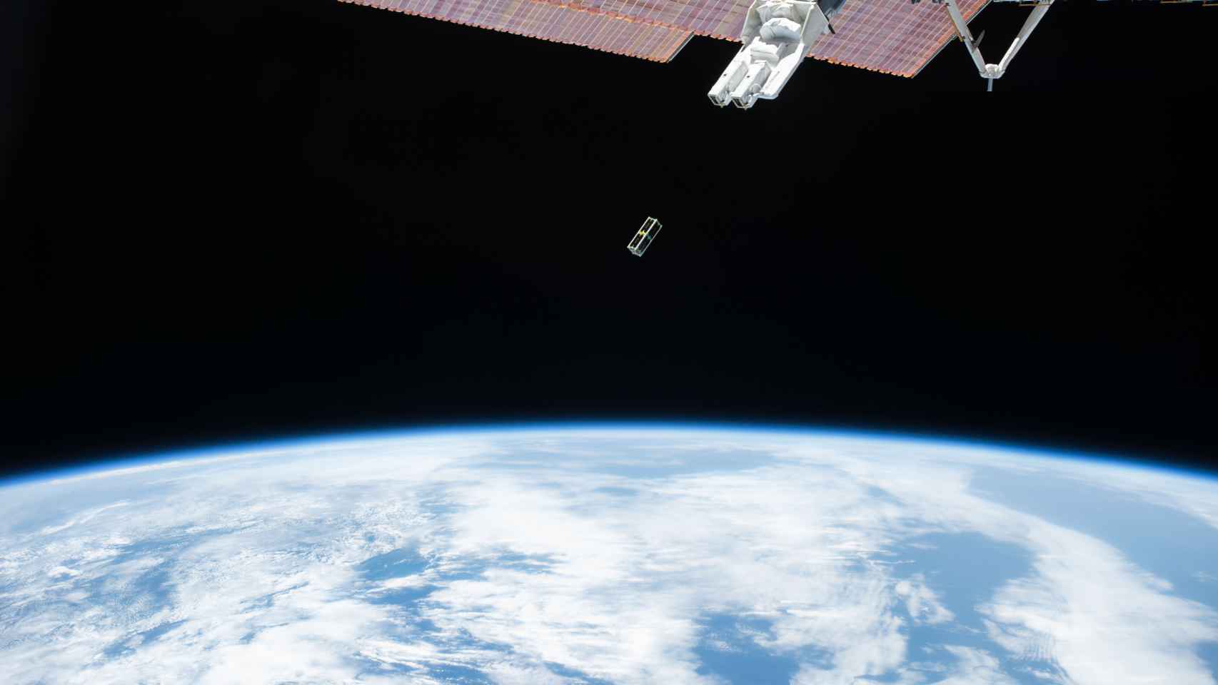 Satélite Serpens fotografiado desde la Estación Espacial Internacional