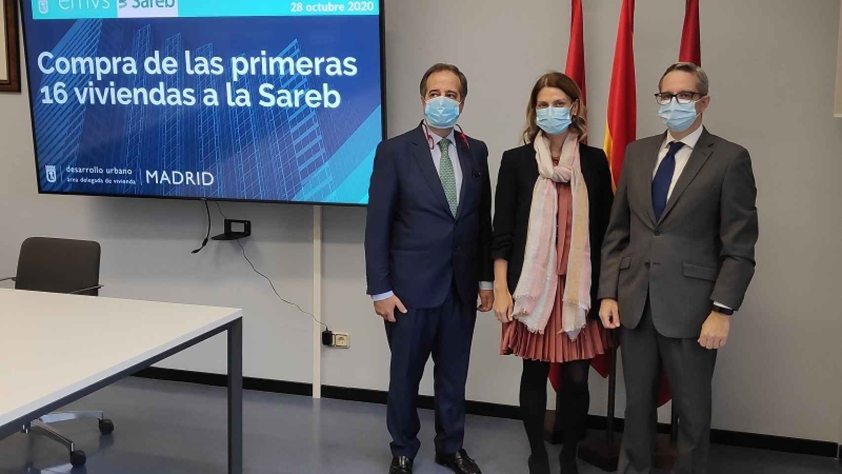 Imagen del acuerdo firmado este miércoles entre Sareb y Ayuntamiento de Madrid.