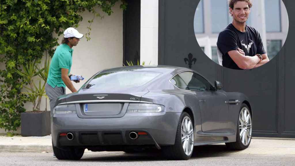 Una foto de archivo con Rafa Nadal con su Aston Martin DBS en el año 2010.