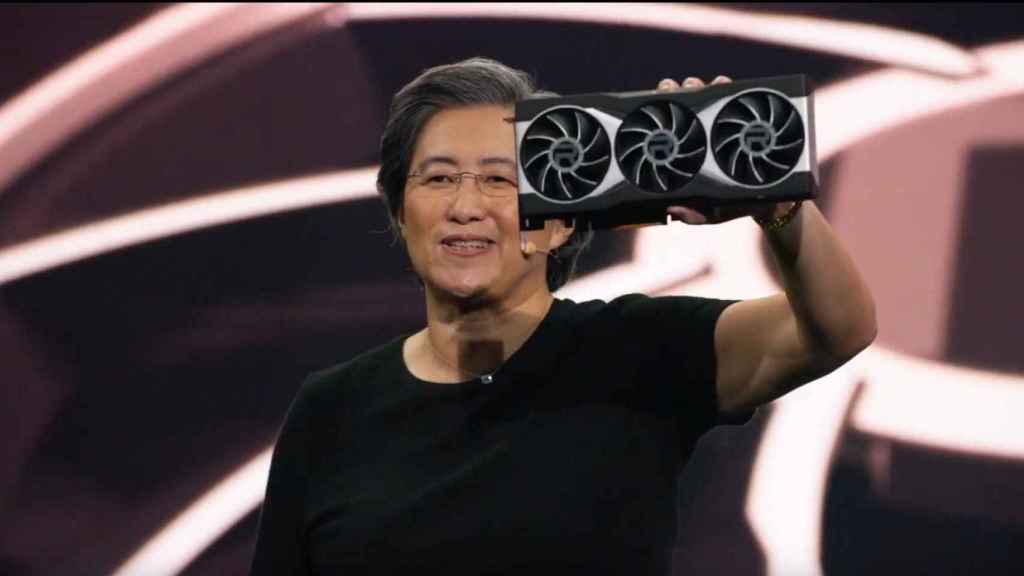 Lisa Su, CEO de AMD, con la Radeon RX 6900 XT