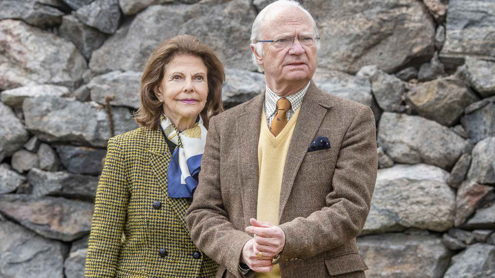 Los reyes de Suecia posando con motivo del 74 cumpleaños de Carlos Gustavo XVI.
