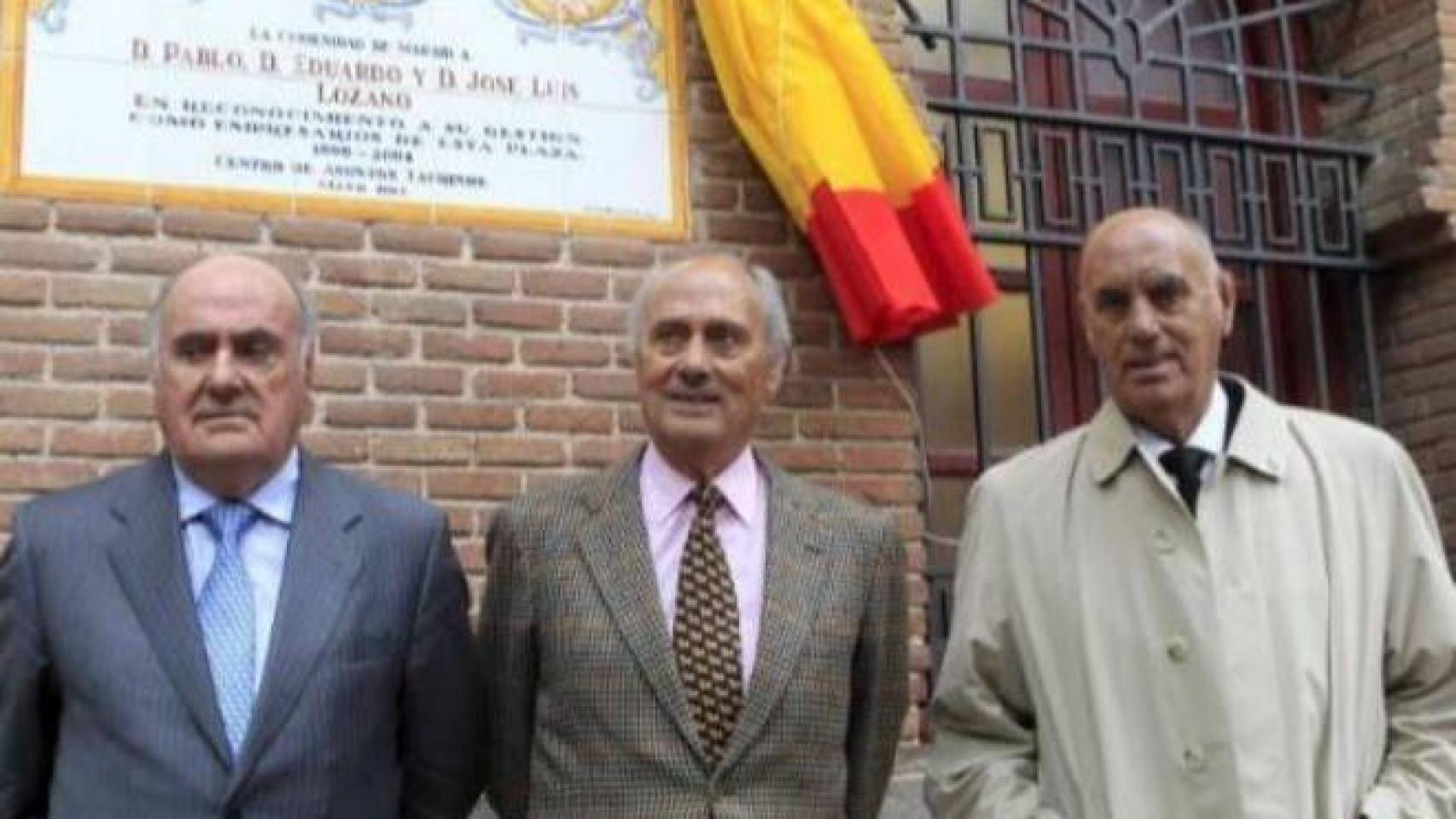 Pablo Lozano (izquierda) junto a sus hermanos Eduardo y José Luis