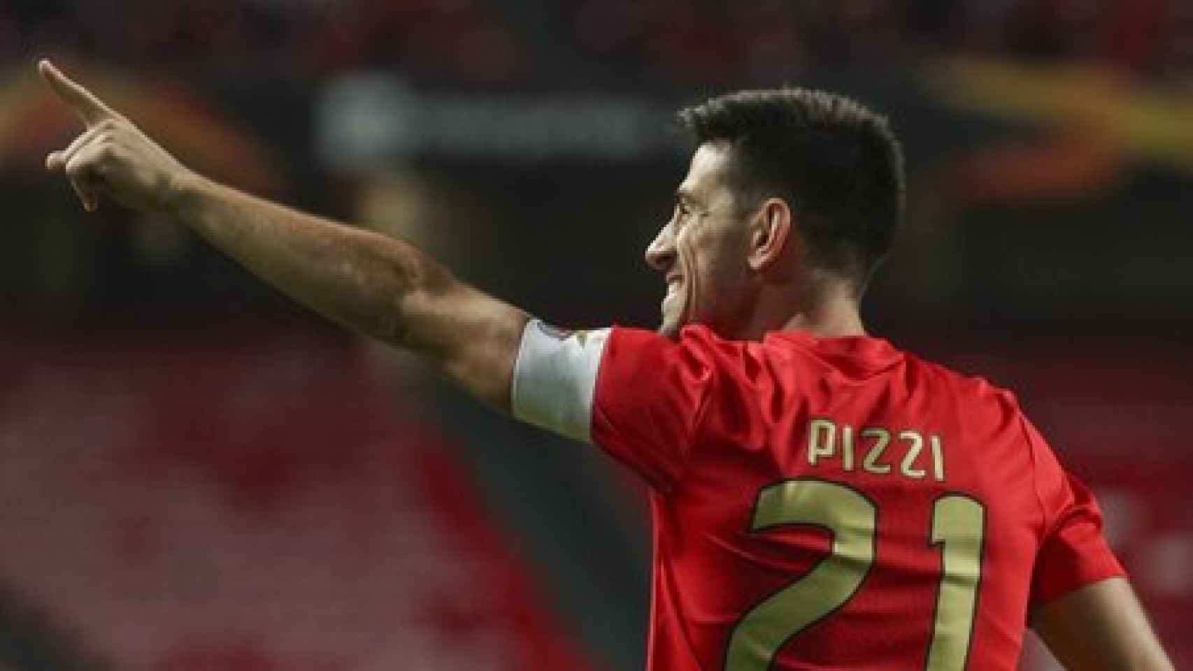 Pizzi celebra su gol con el Benfica