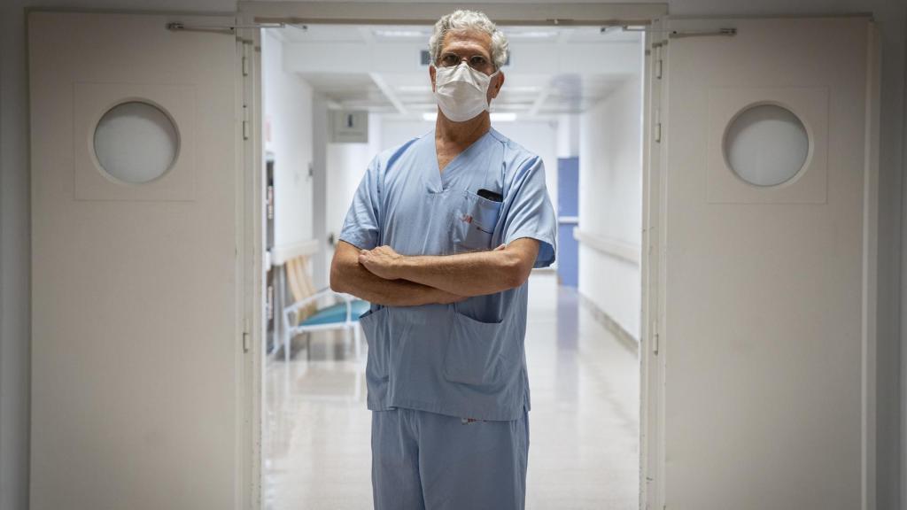 El jefe de la Unidad de Cuidados Intensivos de la Fundación Hospital Alcorcón, Alejandro Algora.