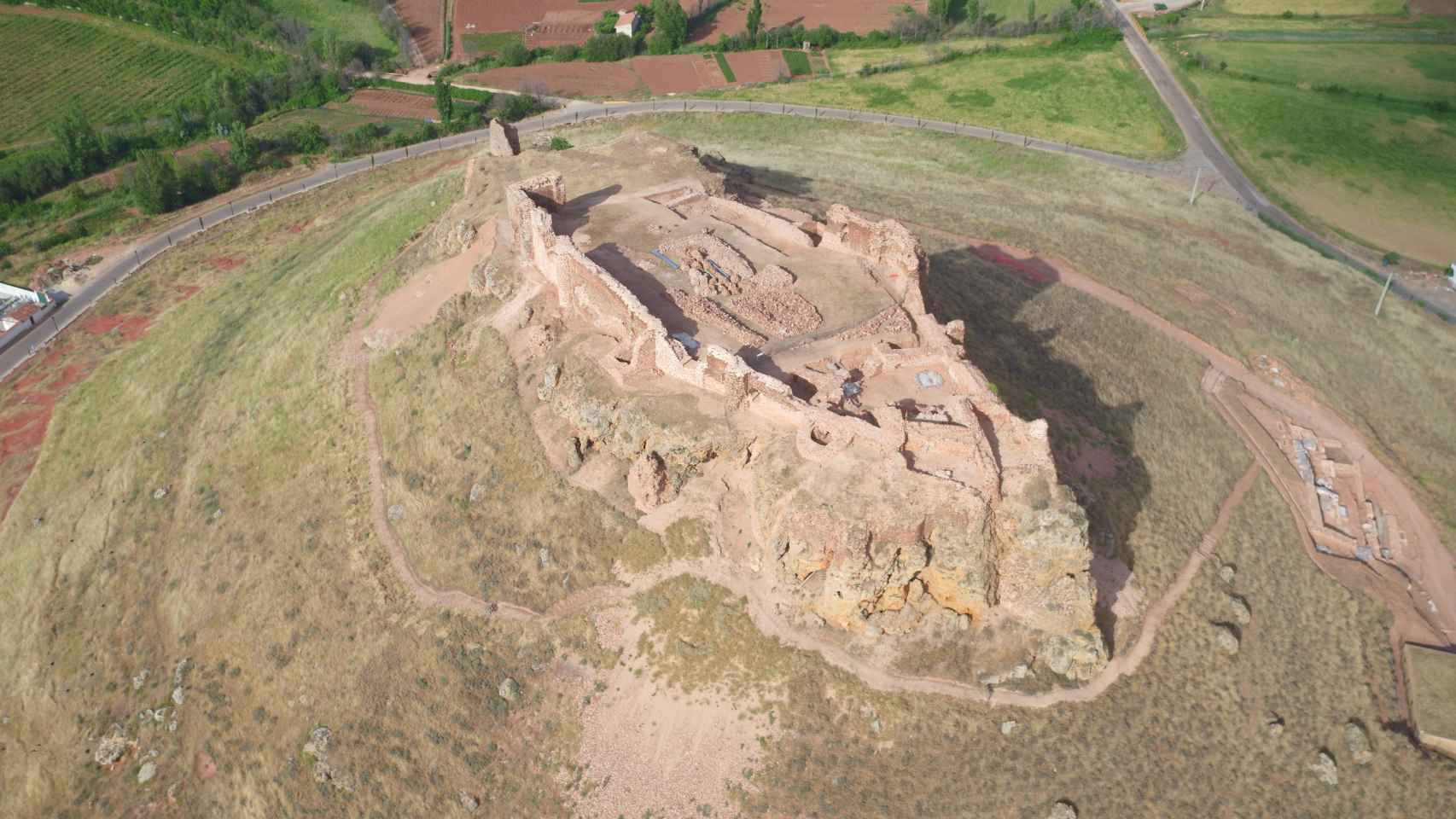 La fortaleza de Montiel, antes de las excavaciones arqueológicas.