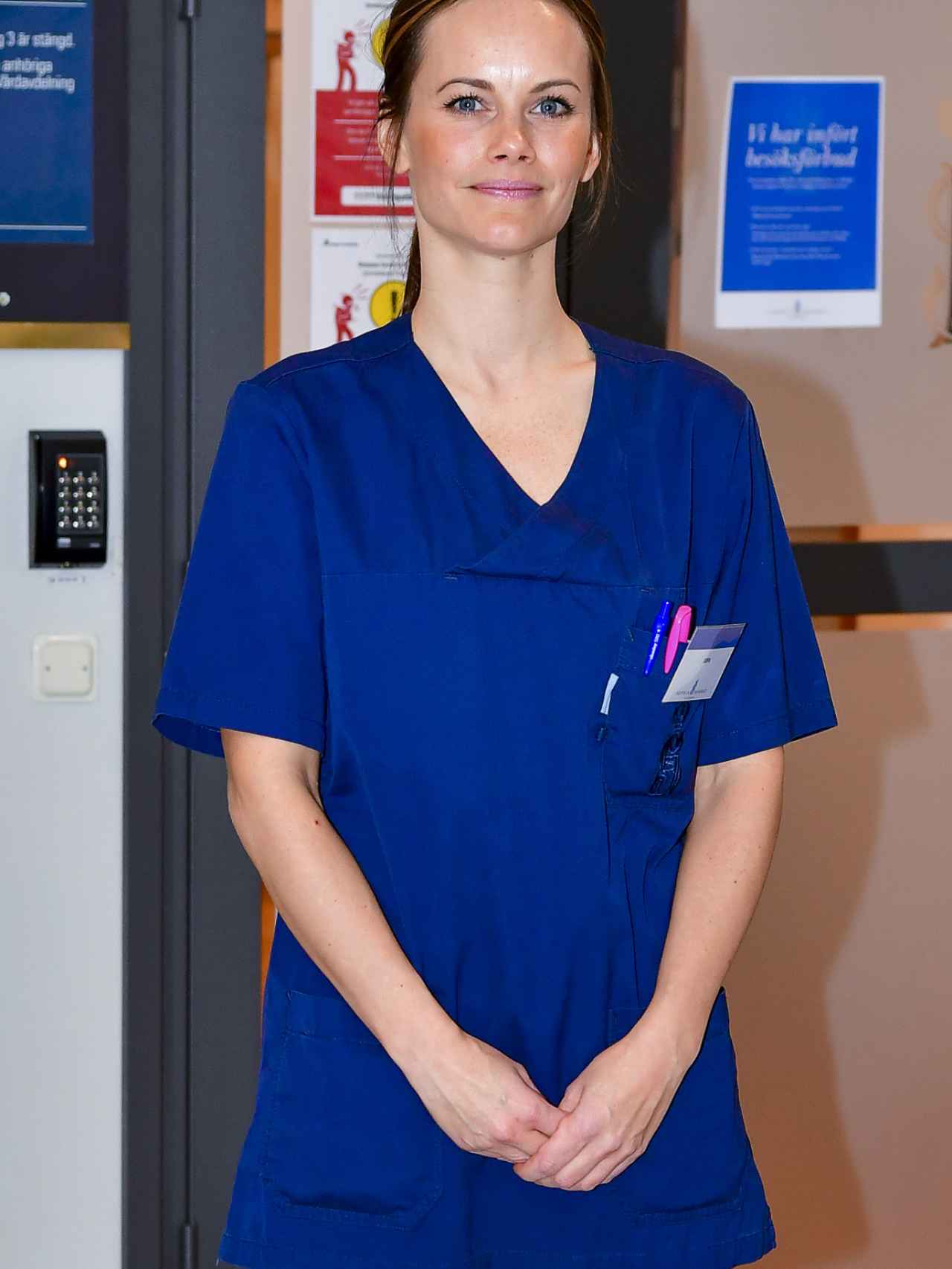 Sofía de Suecia, de voluntaria en un hospital.