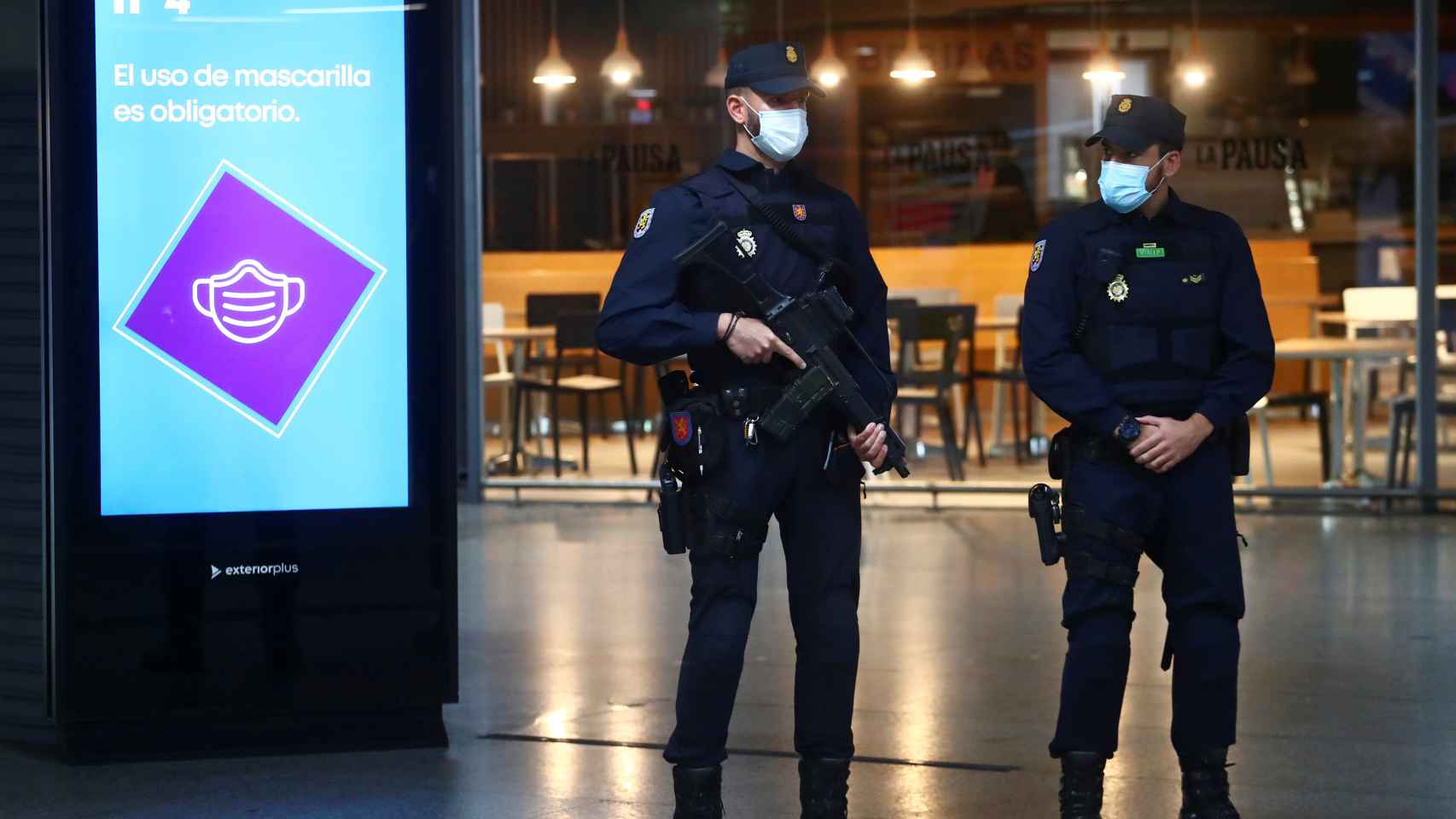 Más de 700 agentes entre Policía Nacional y Guardia Civil vigilan el toque de queda nocturno en Madrid