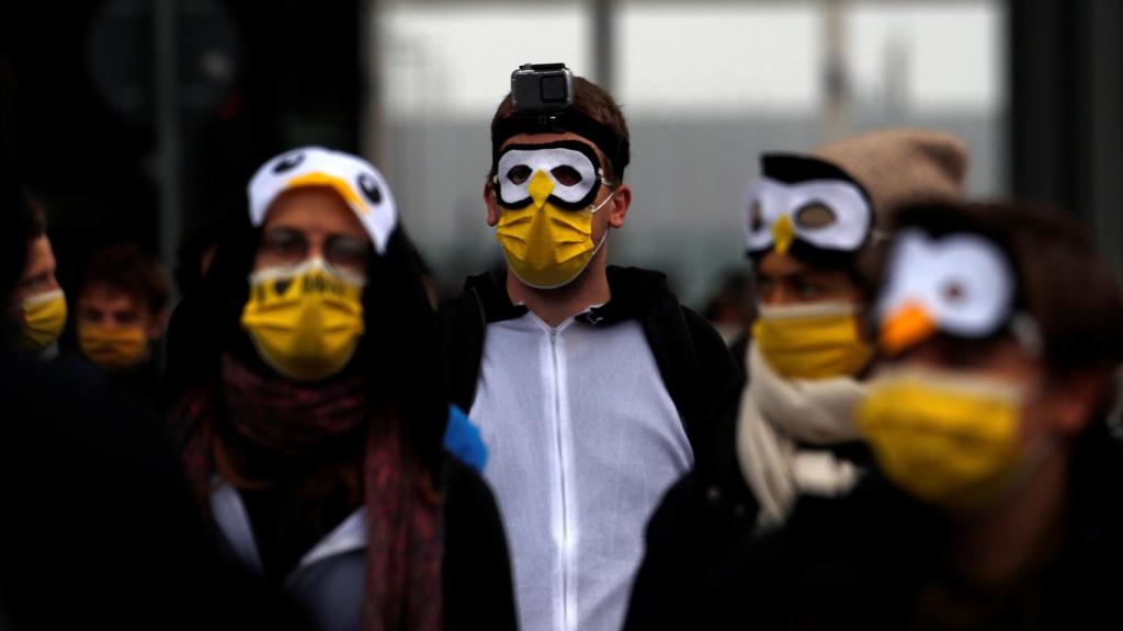 Protestas en la inauguración del aeropuerto de Berlín.