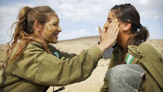 Dos mujeres soldados israelíes.
