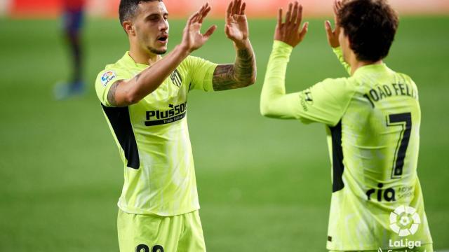 Joao Félix celebra la victoria del Atlético frente a Osasuna