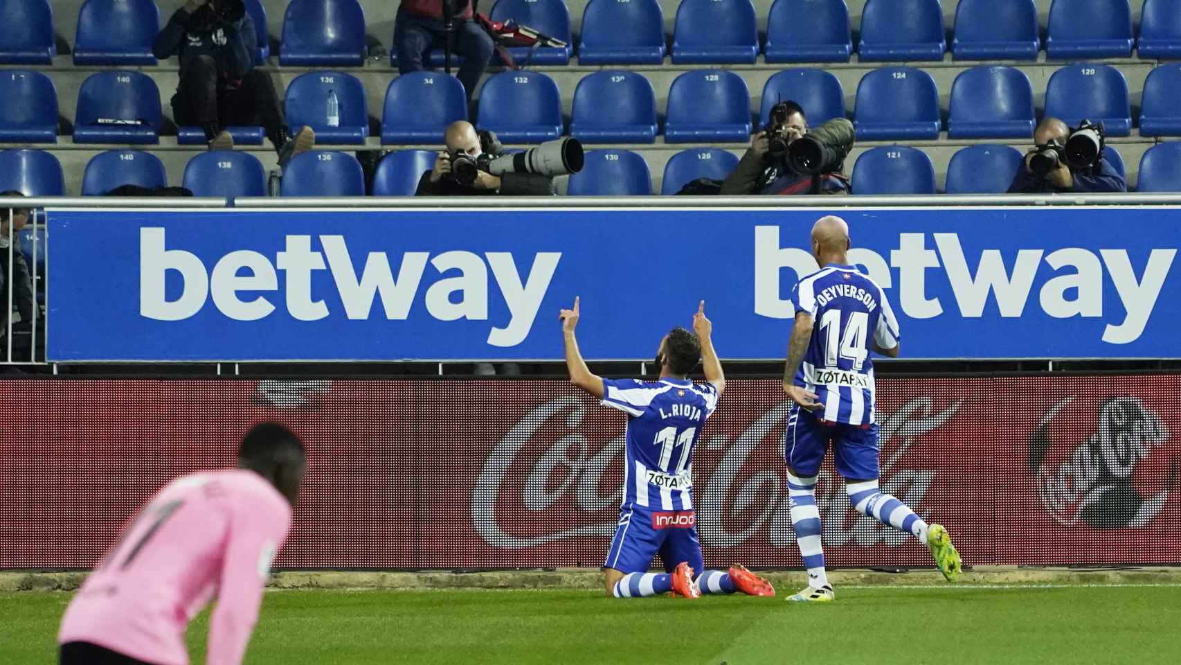 Luis Rioja celebra su gol con el Alavés ante el Barcelona en la jornada 8 de La Liga