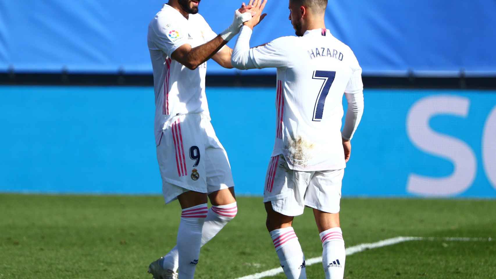Benzema felicita a Hazard por su gol