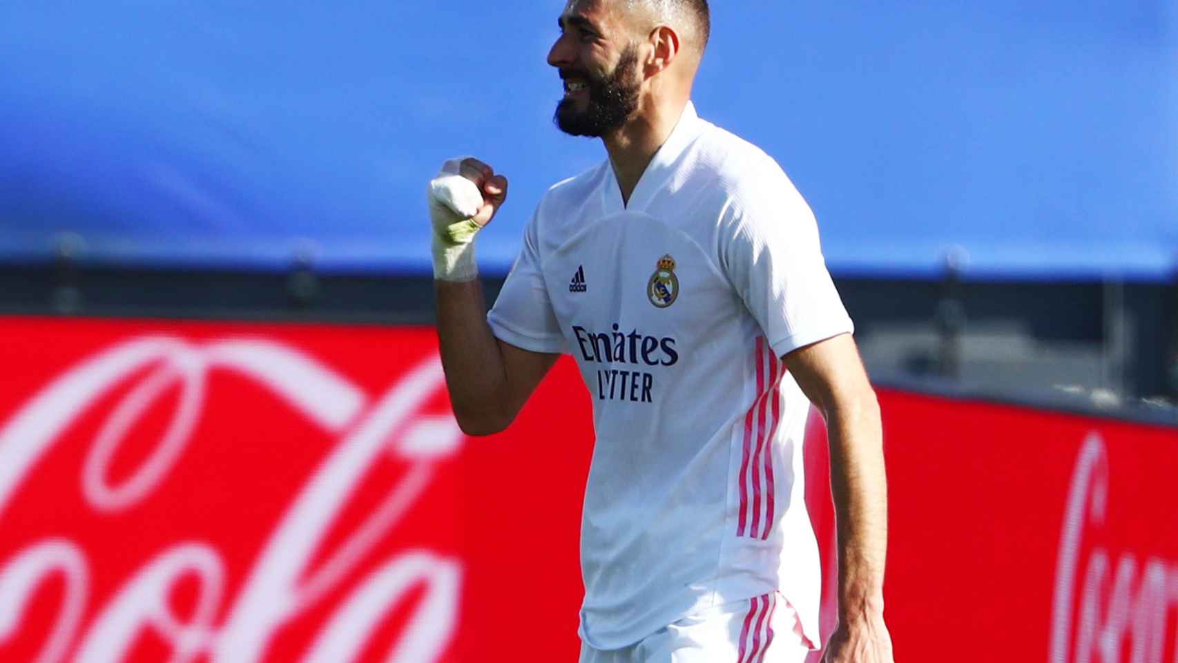 Benzema celebra su gol ante el Huesca