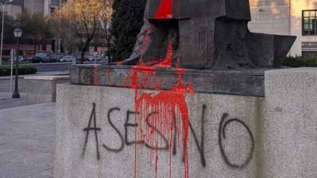 Ataques a las estatuas de Prieto y Largo Caballero en Madrid.