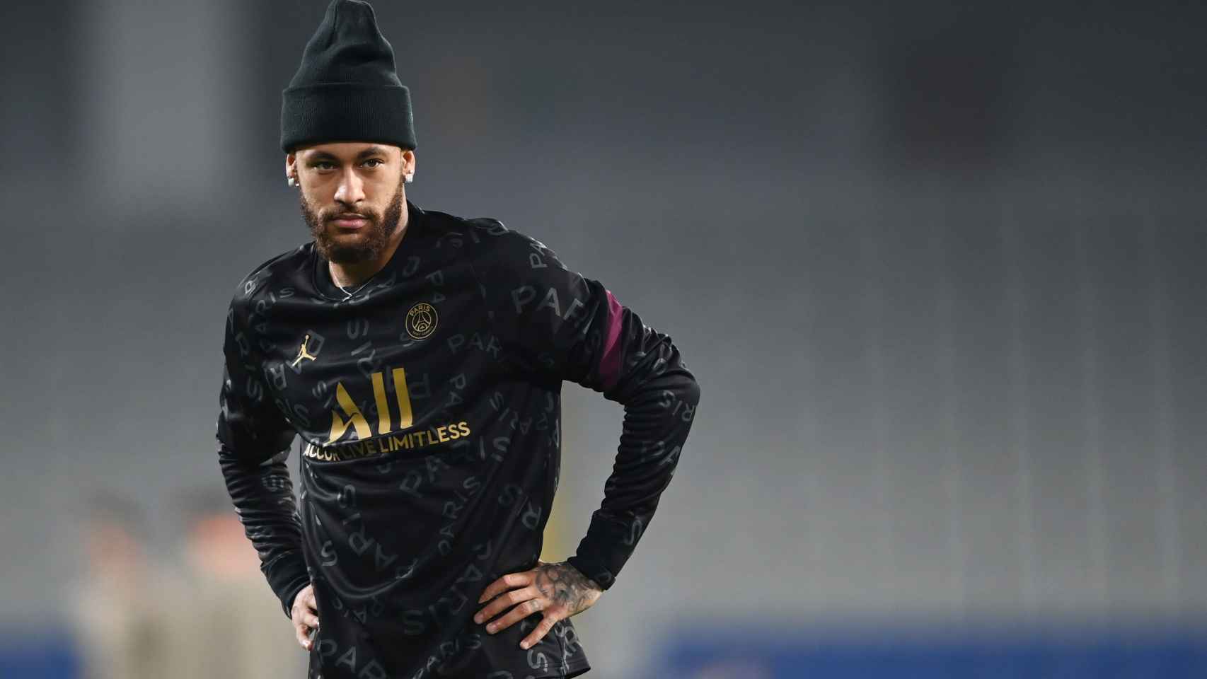 Neymar en un calentamiento del PSG