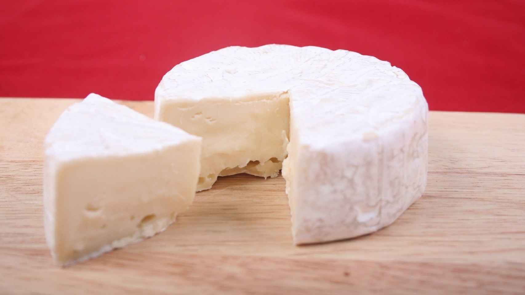 Alerta alimentaria en España: retiran este famoso queso del 'súper' y piden que no se consuma