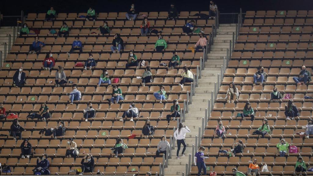 El público que asistió a La Cartuja para ver el España - República Checa de fútbol femenino