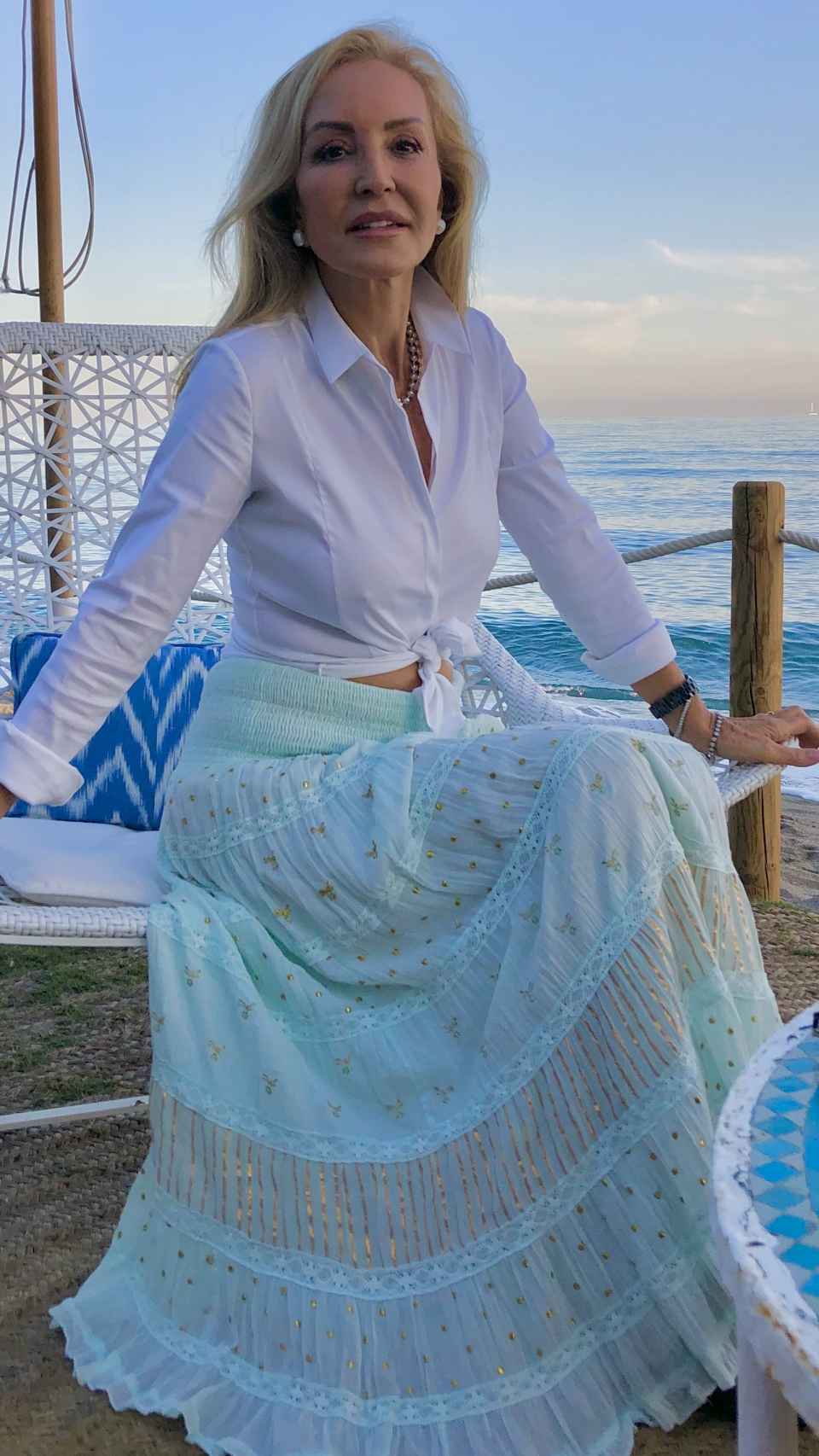 Carmen Lomana posando en Marbella.