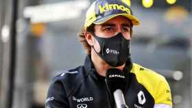 Fernando Alonso, durante una entrevista en el circuito de Imola