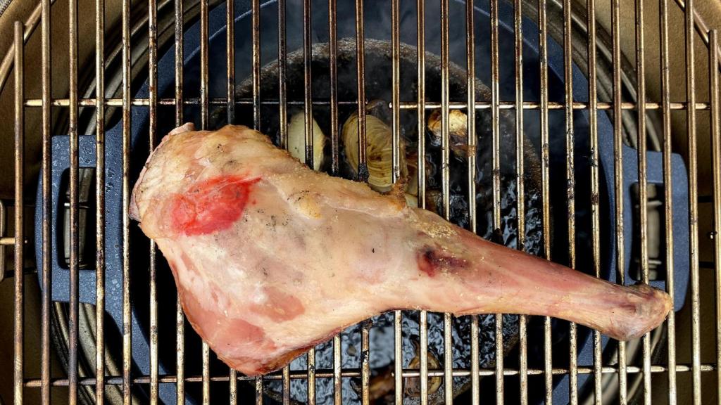 USando diferentes accesorios del Kamado Joe