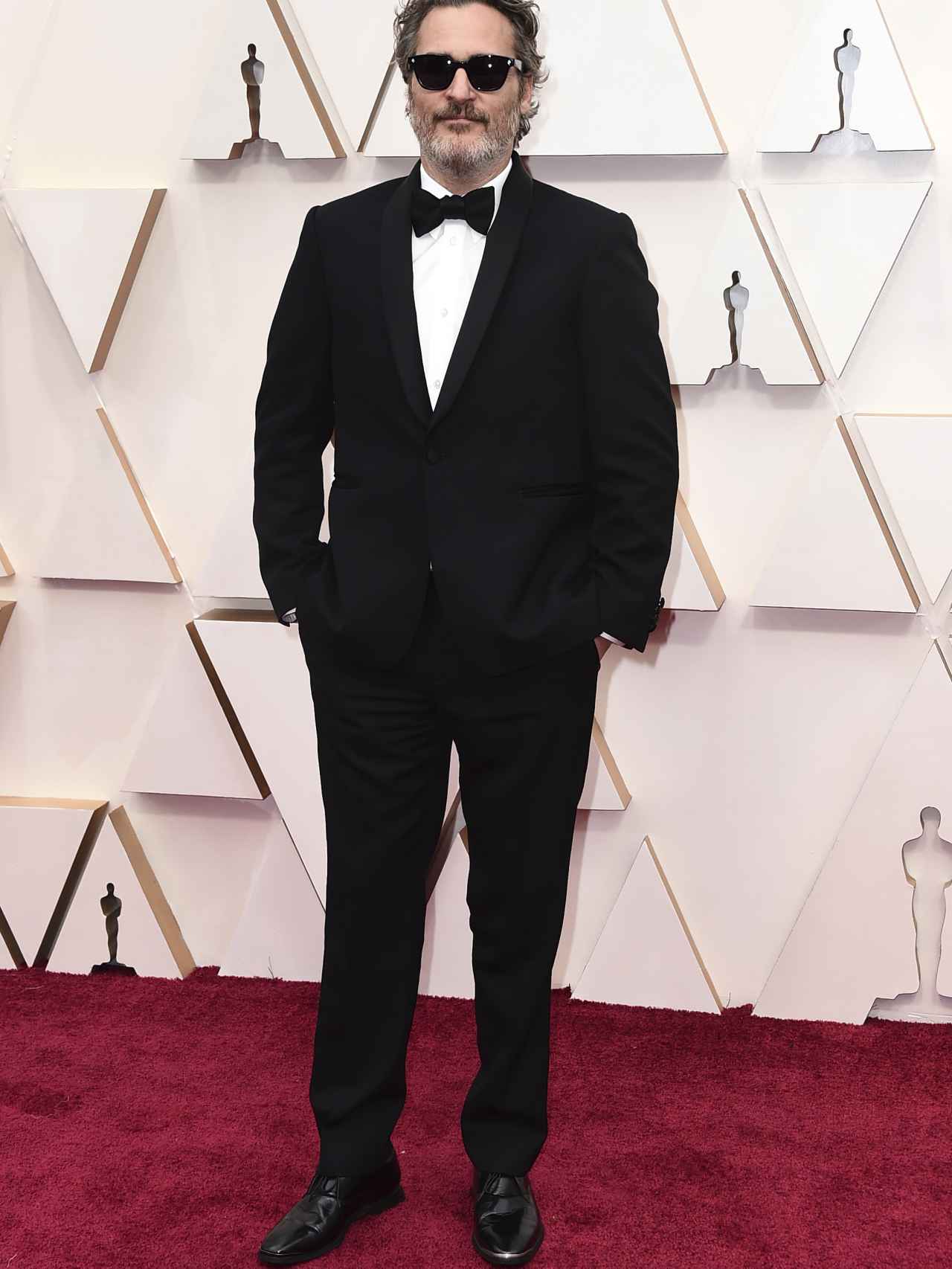 Joaquin Phoenix en la alfombra roja de los Oscar.