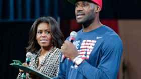 LeBron James y Michelle Obama pidiendo el voto