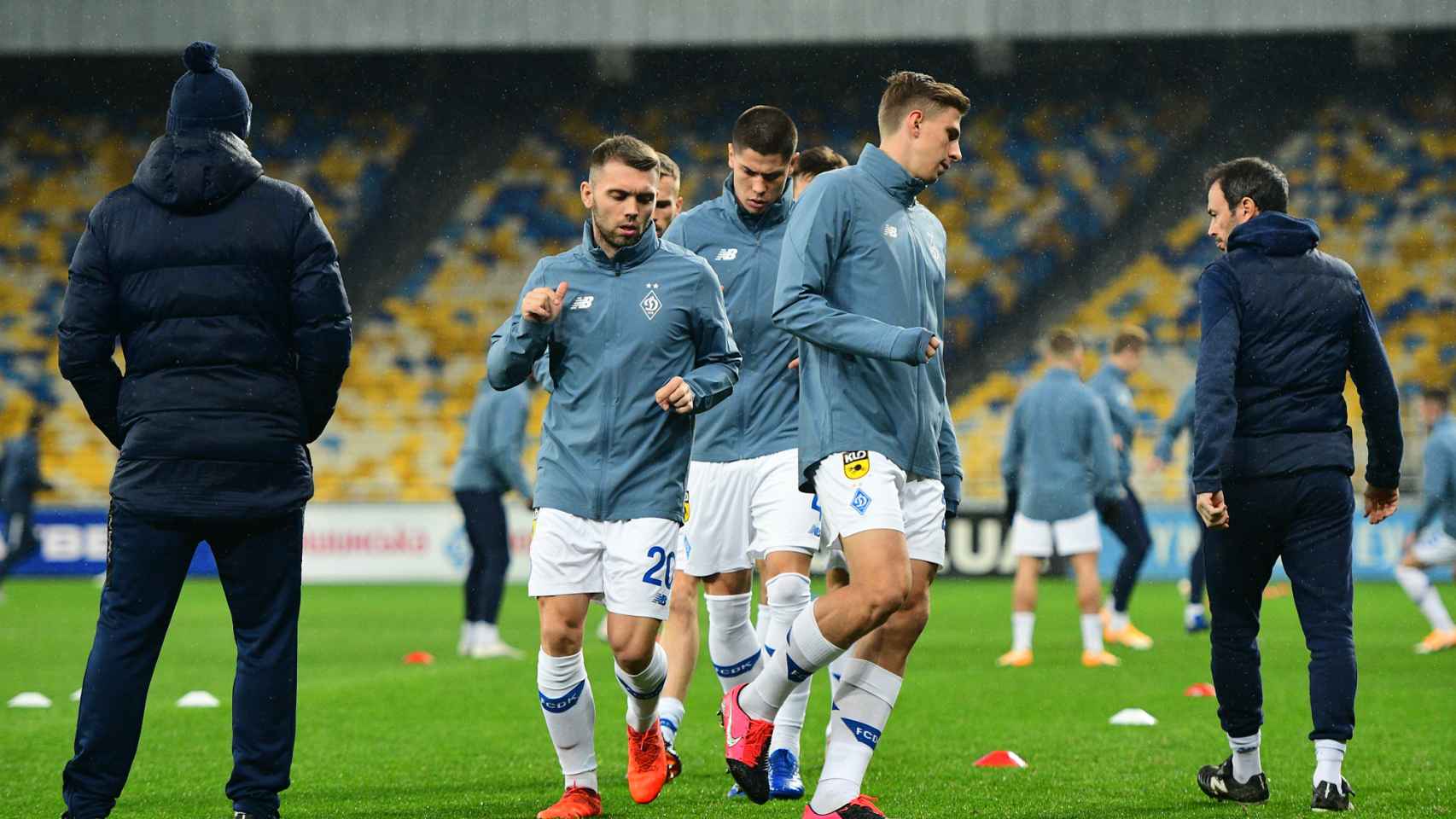 Calentamiento de los jugadores del Dinamo de Kiev