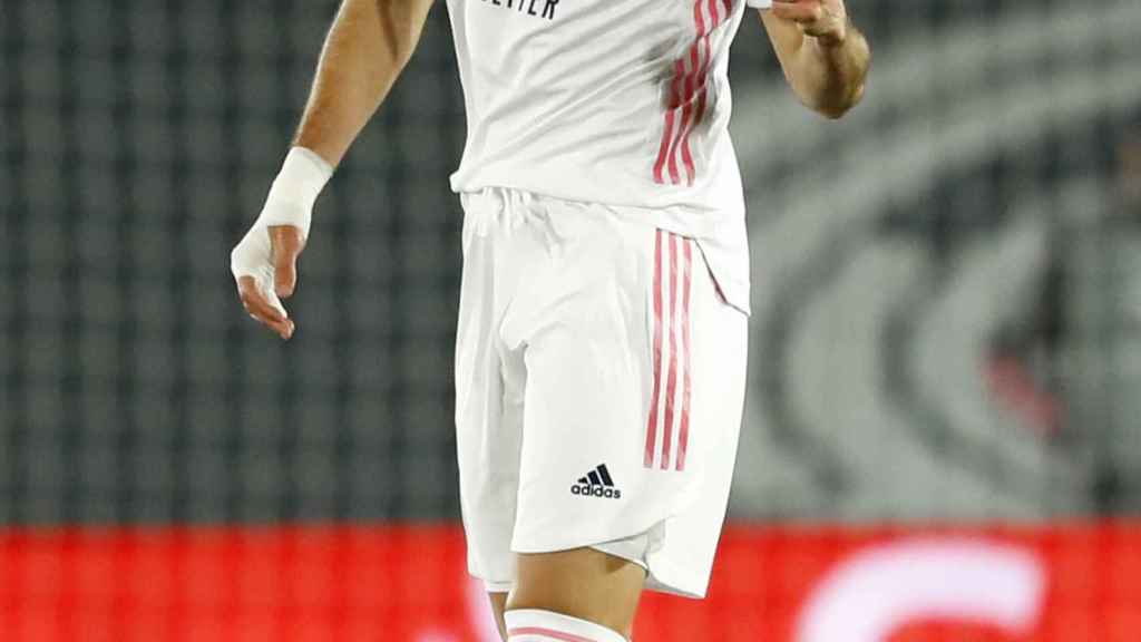 Karim Benzema celebra su gol frente al Inter de Milán en Champions League