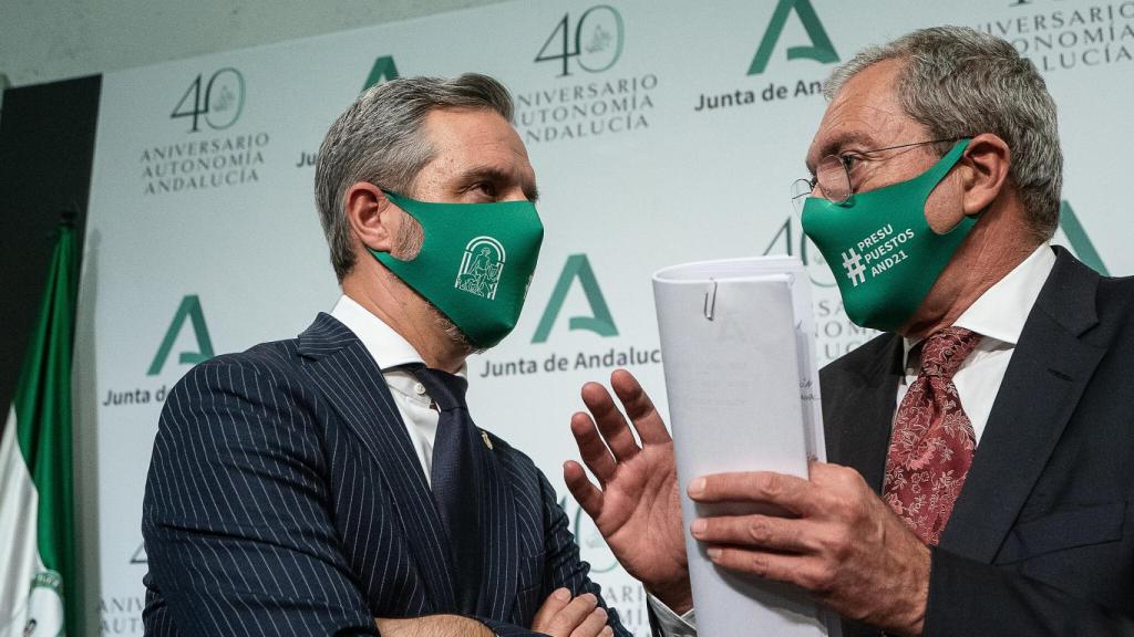 Los consejeros de Hacienda y Transformación Económica, Juan Bravo y Rogelio Velasco.