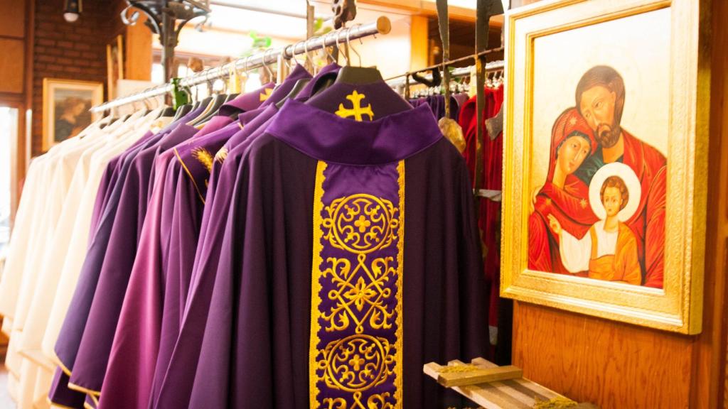 Casullas y arte religioso a la venta en Alsina.