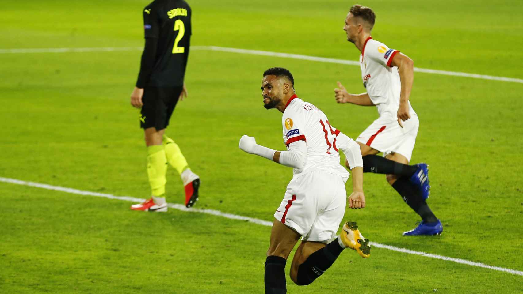 En-Nesyri celebra un gol con el Sevilla