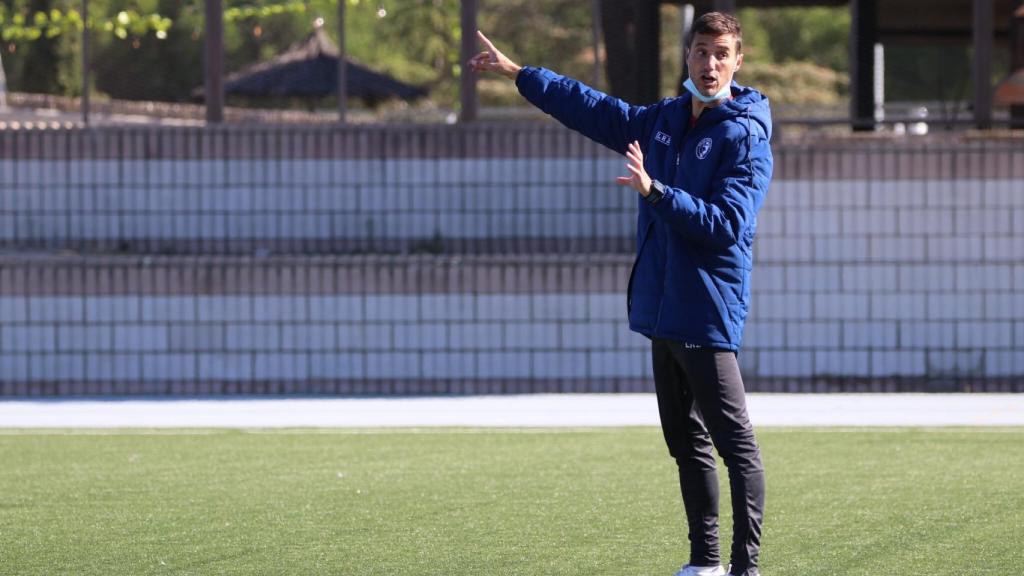 Iván Helguera etrenando a Las Rozas