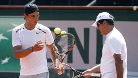 Rafa y Toni Nadal durante un entrenamiento