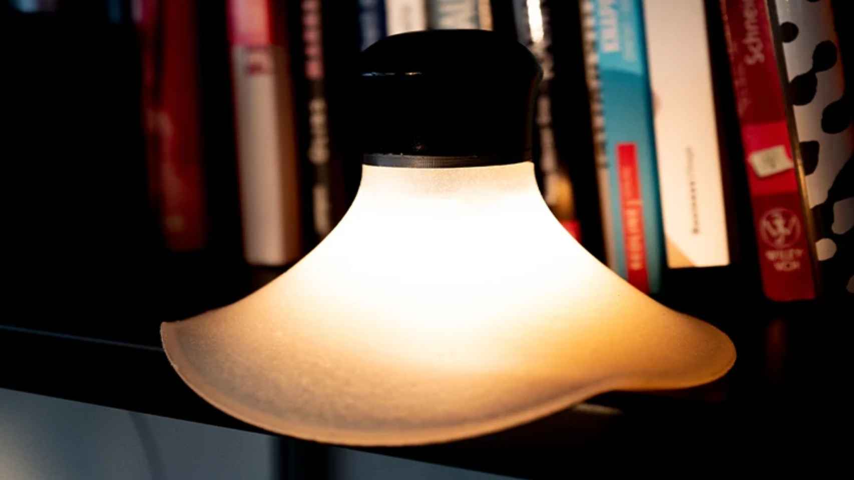 Una lámpara para iluminar cualquier rincón.