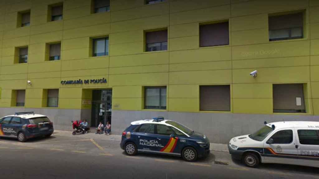 Comisaría de Policía Nacional en Cartagena donde los padres del menor han denunciado la supuesta agresión que sufrió su hijo en el instituto.