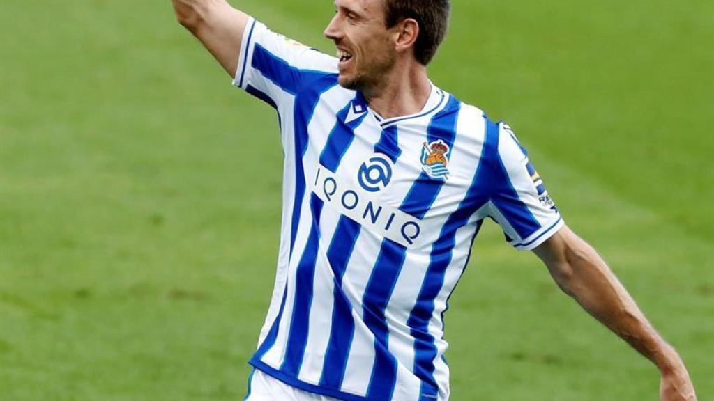 Nacho Monreal celebra su gol con la Real Sociedad ante el Granada en La Liga