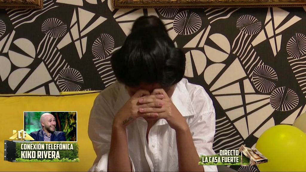 Isa Pantoja se emocionó al oír a su hermano al otro lado del teléfono.