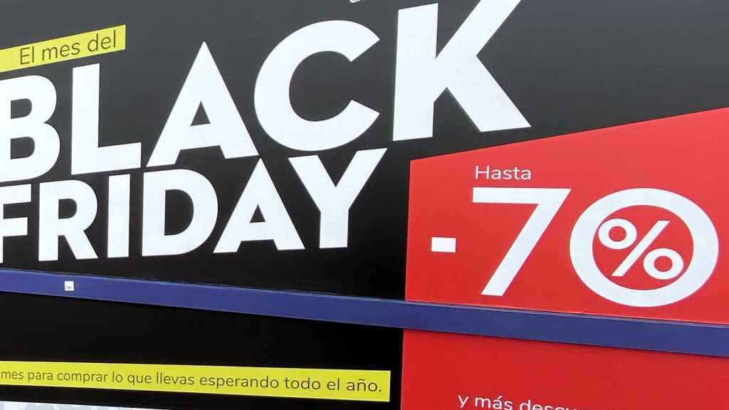 Imagen de un cartel publicitario que anuncia el 'Black Friday'.