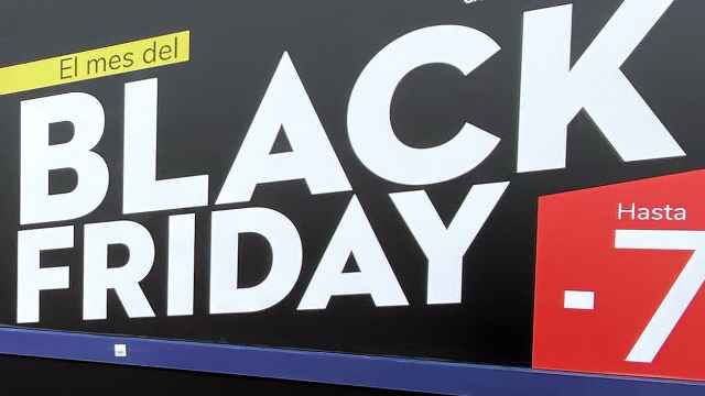 Imagen de un cartel publicitario que anuncia el 'Black Friday'.