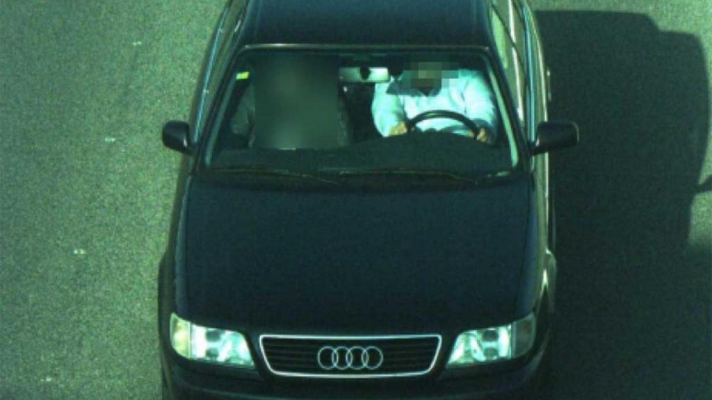 La foto inválida captada por una de las 225 cámaras que justificaba la sanción al conductor en Cuenca.