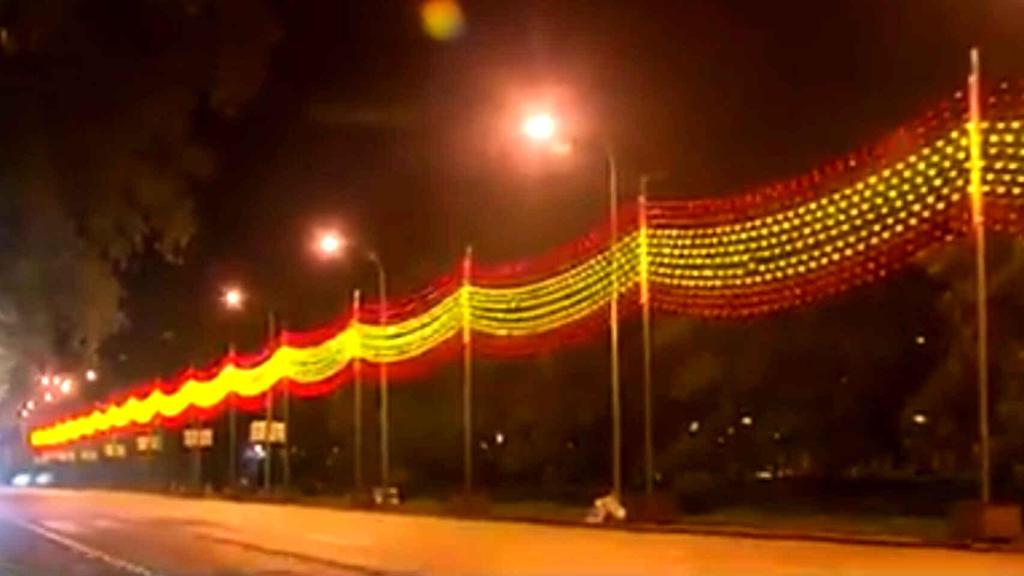 Lluvia de críticas a la gran bandera de España que ...