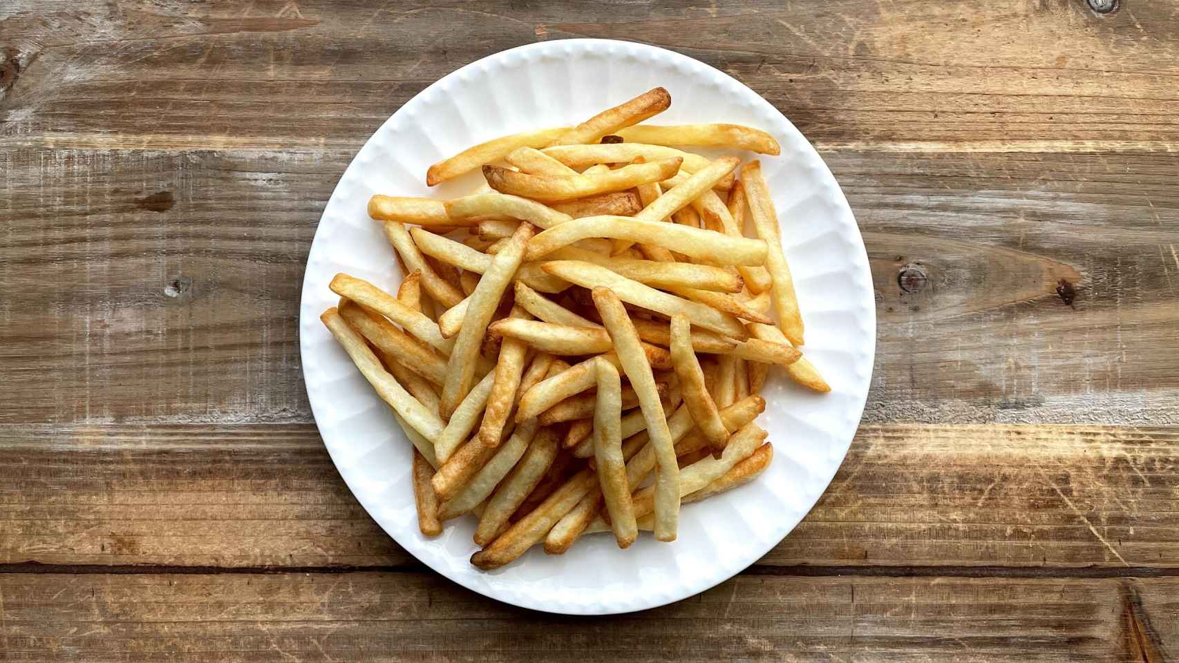 Kilómetros Alternativa Biblia Patatas fritas en freidora sin aceite: receta más sana y con menos calorías