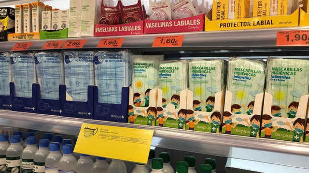 El lineal de mascarillas higiénicas no reutilizables Deliplus, la marca blanca de Mercadona