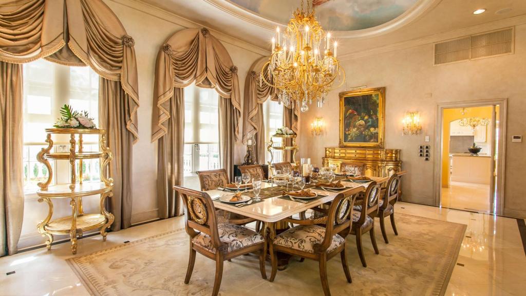 Las villas cuentan con una decoración clásica, que incluye elementos extravagantes.