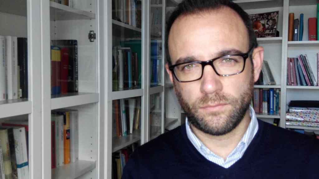 Manuel Calvo es doctor en Filosofía por la Universidad de Sevilla.