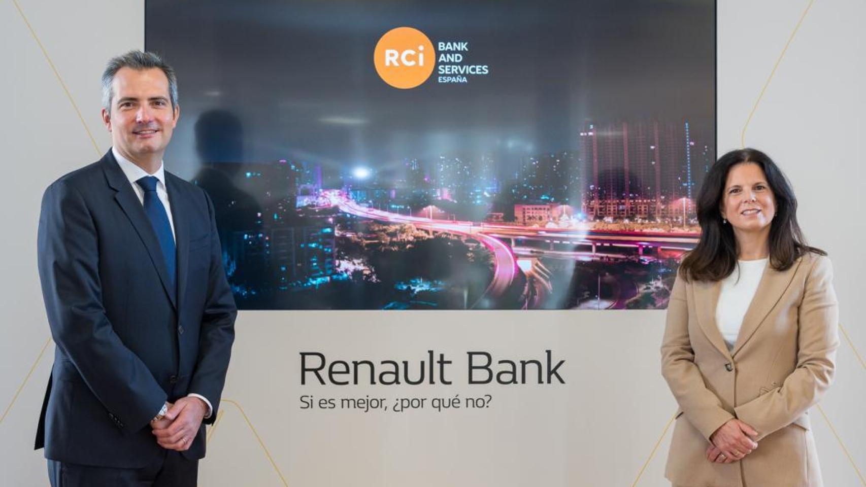 Géraud Lecerf y Andrea Arrossi, director general y directora financiera de RCI Bank and Services en España.