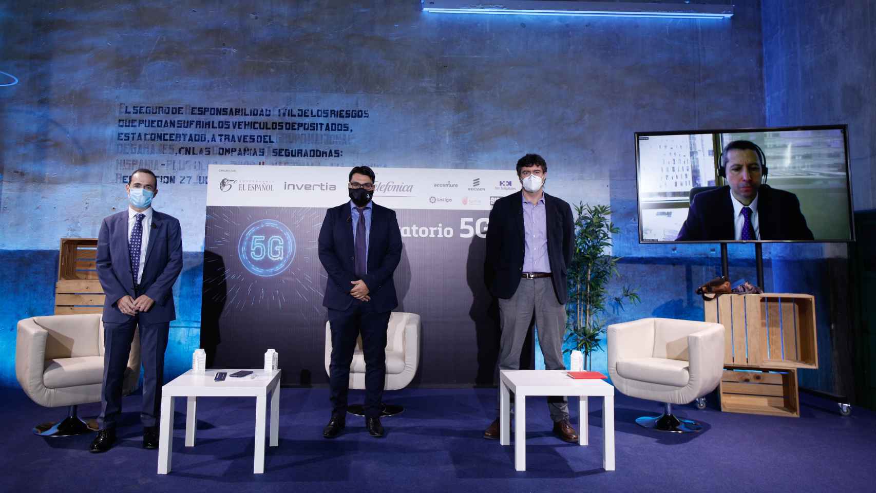 Alberto Moreno, director de regulación de Telefónica; Fernando Cano, jefe de sección de Invertia y Matías González, director de regulación y relaciones institucionales de Vodafone.